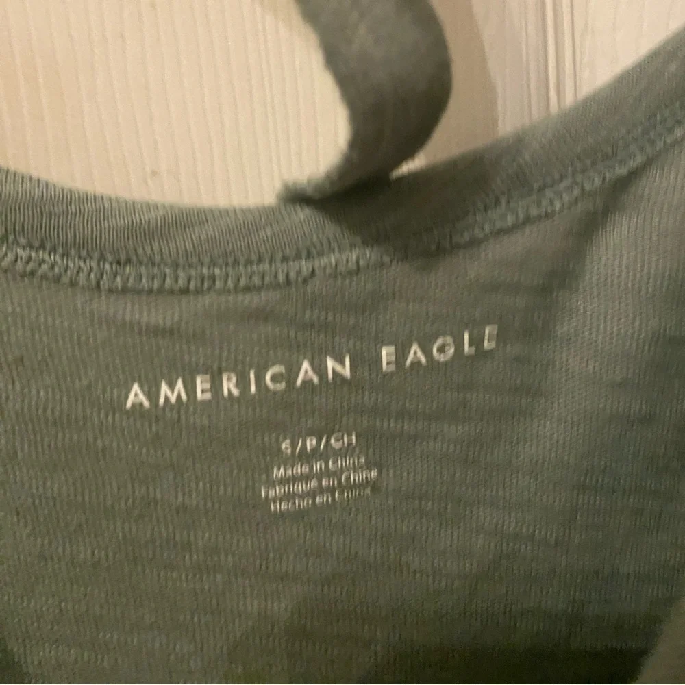 green top - Picture 3 of 4